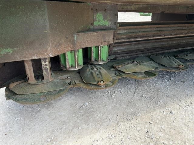  John Deere 4995 Self-Propelled Windrowers and Swather