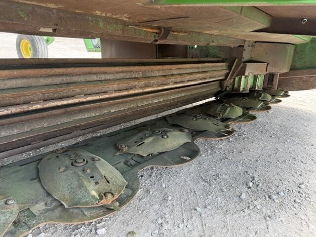  John Deere 4995 Self-Propelled Windrowers and Swather