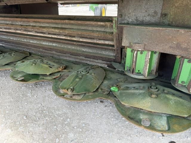  John Deere 4995 Self-Propelled Windrowers and Swather