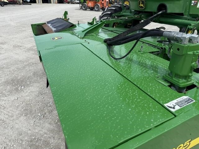  John Deere 4995 Self-Propelled Windrowers and Swather