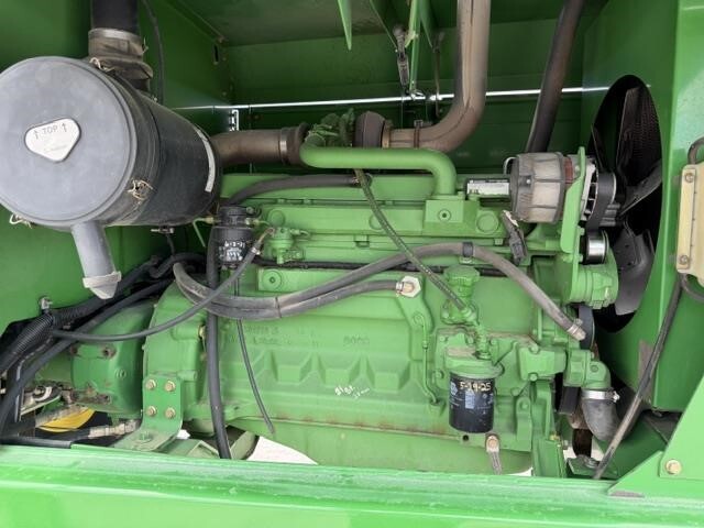  John Deere 4995 Self-Propelled Windrowers and Swather