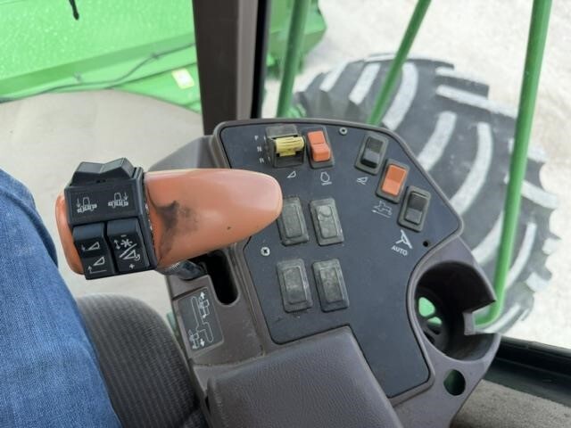  John Deere 4995 Self-Propelled Windrowers and Swather
