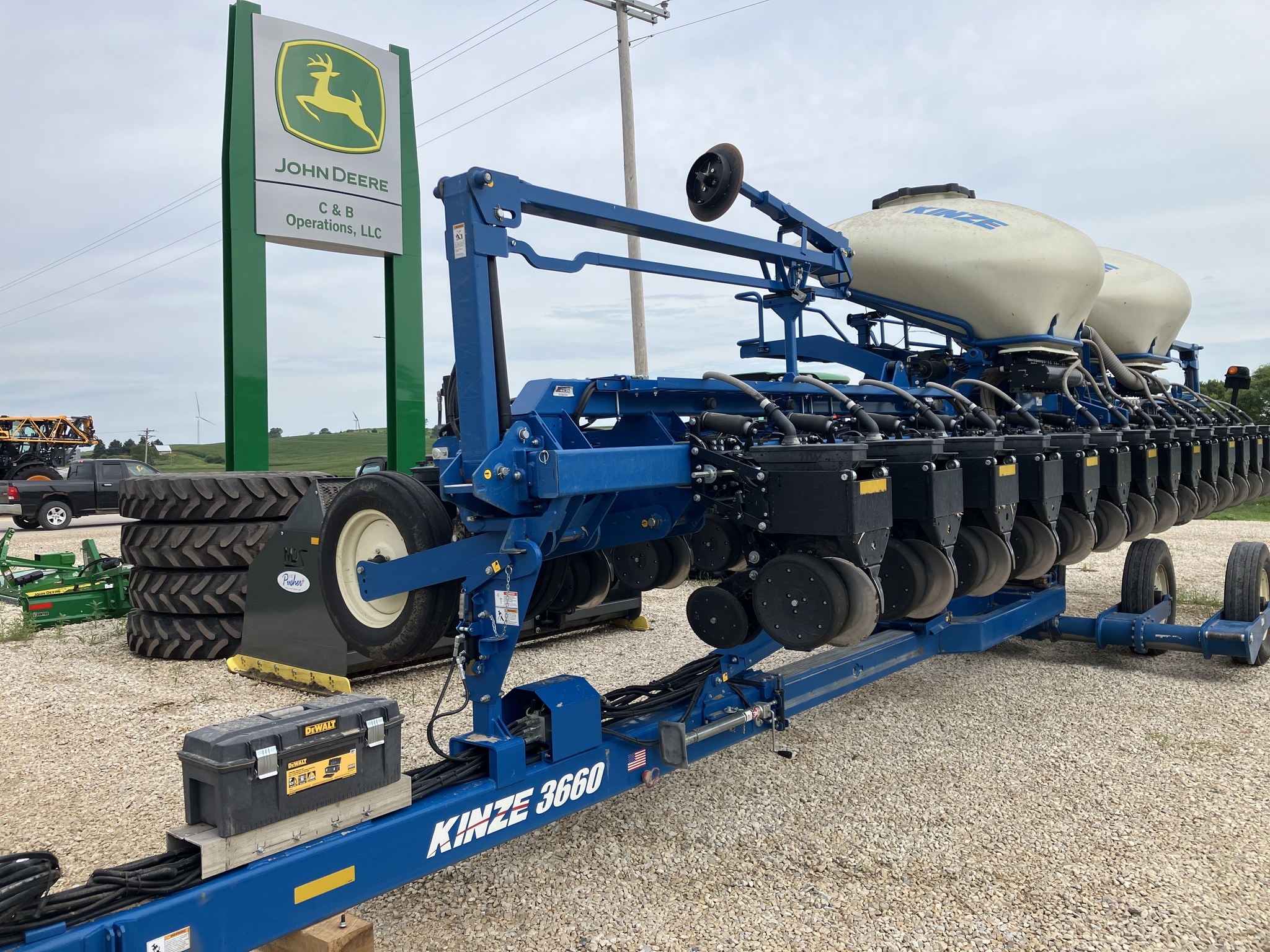 2019 Kinze 3660 Planter