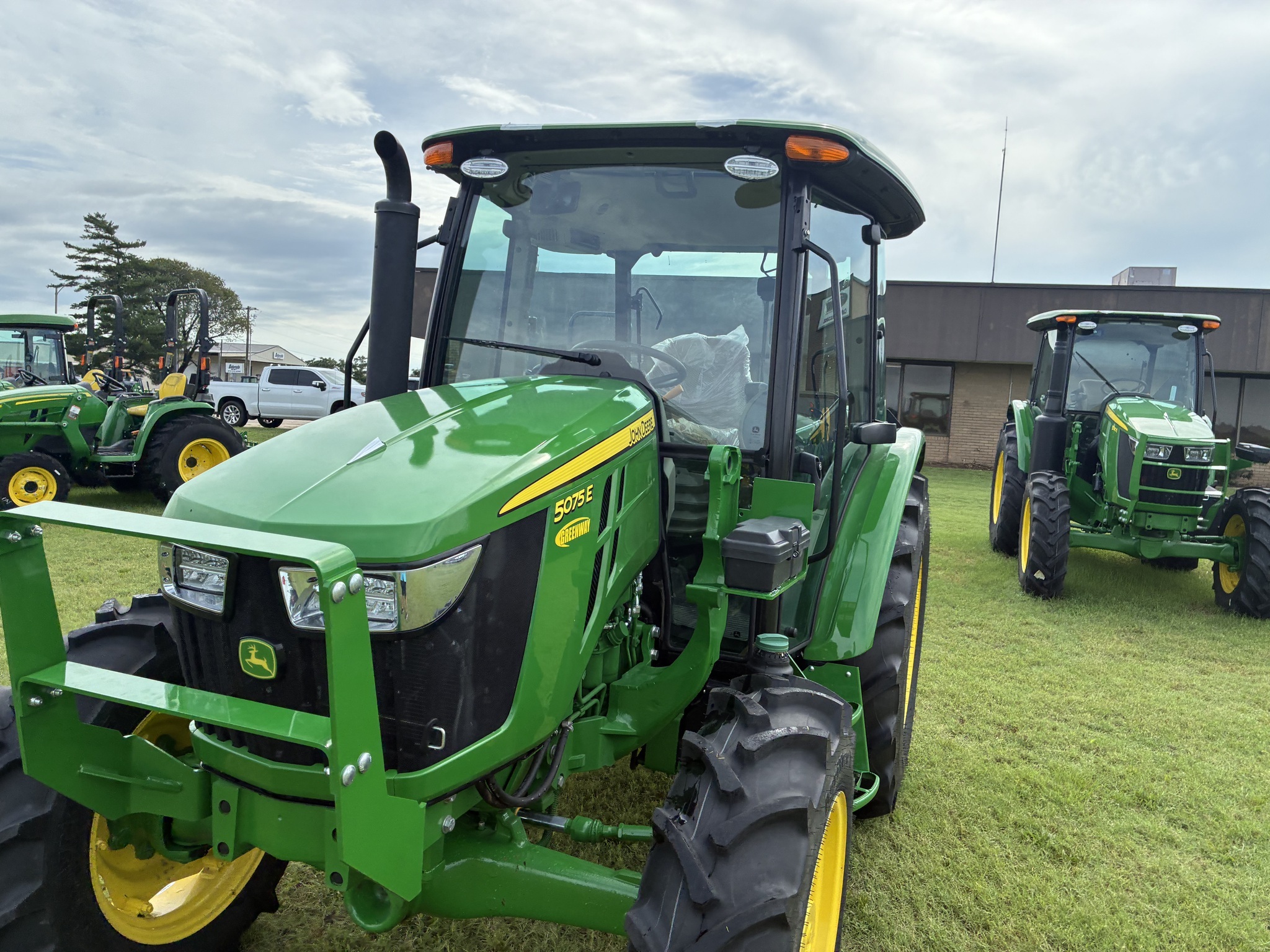 2025 John Deere 5075E Tractor