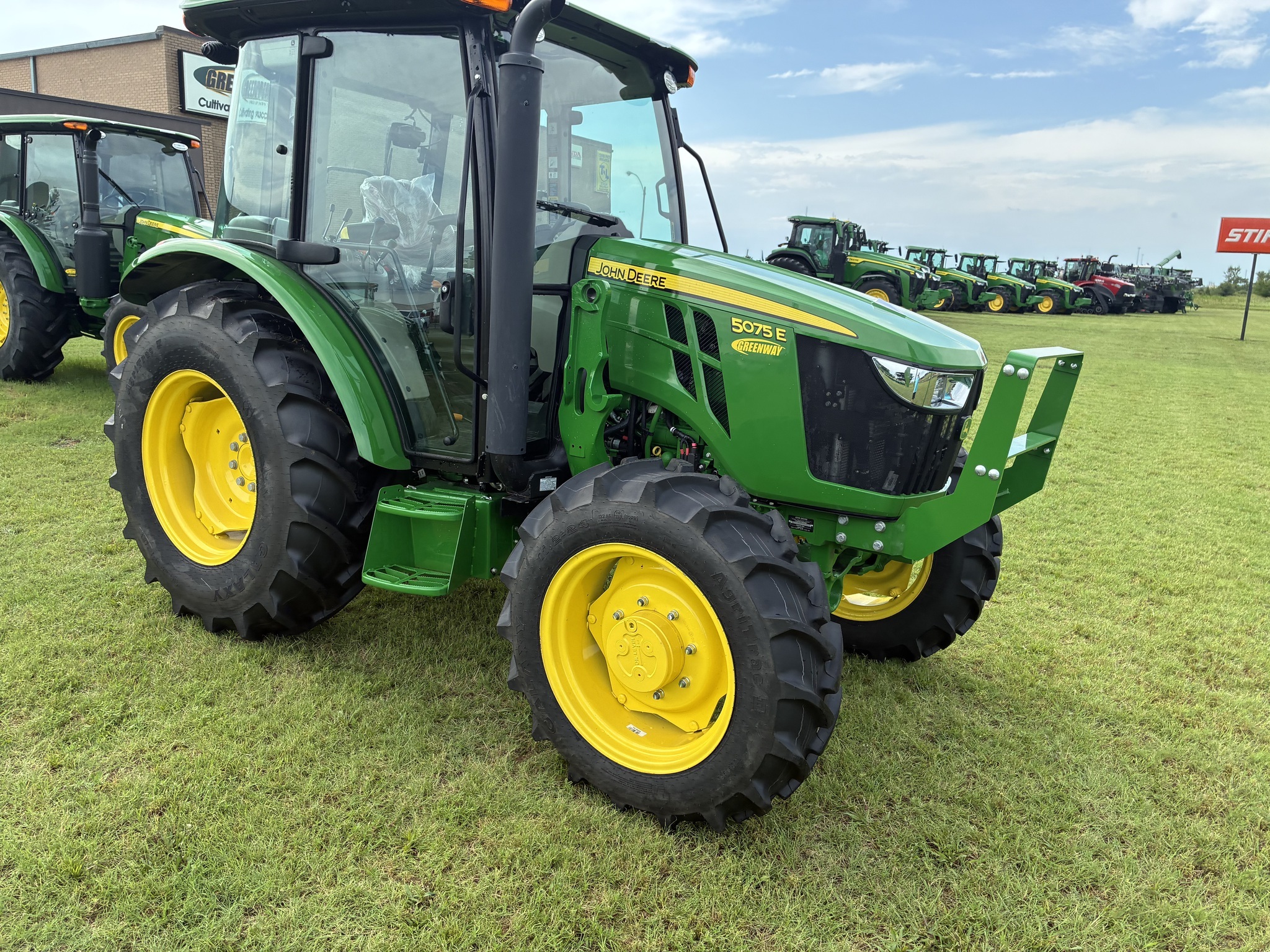 2025 John Deere 5075E Tractor