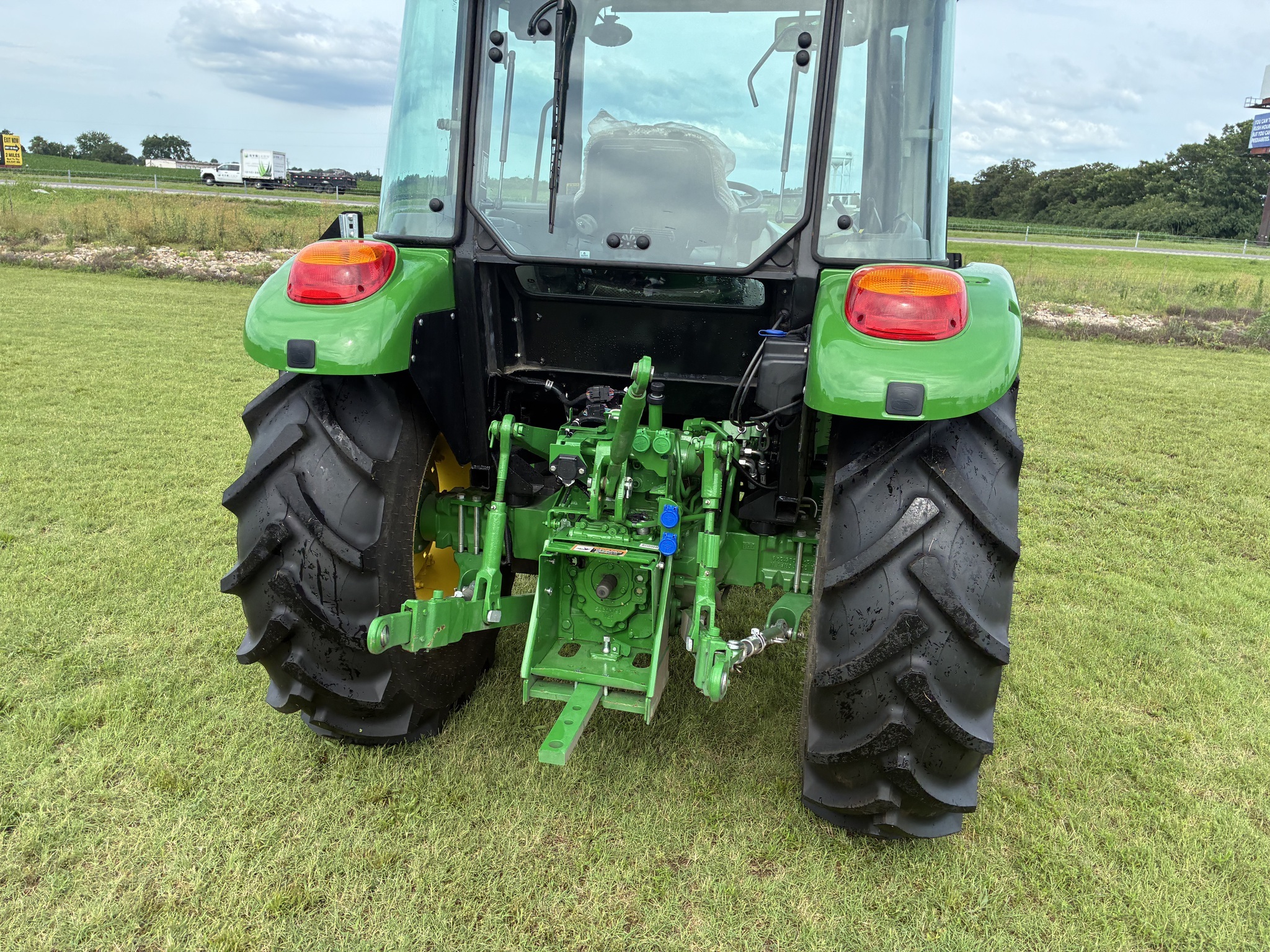 2025 John Deere 5075E Tractor