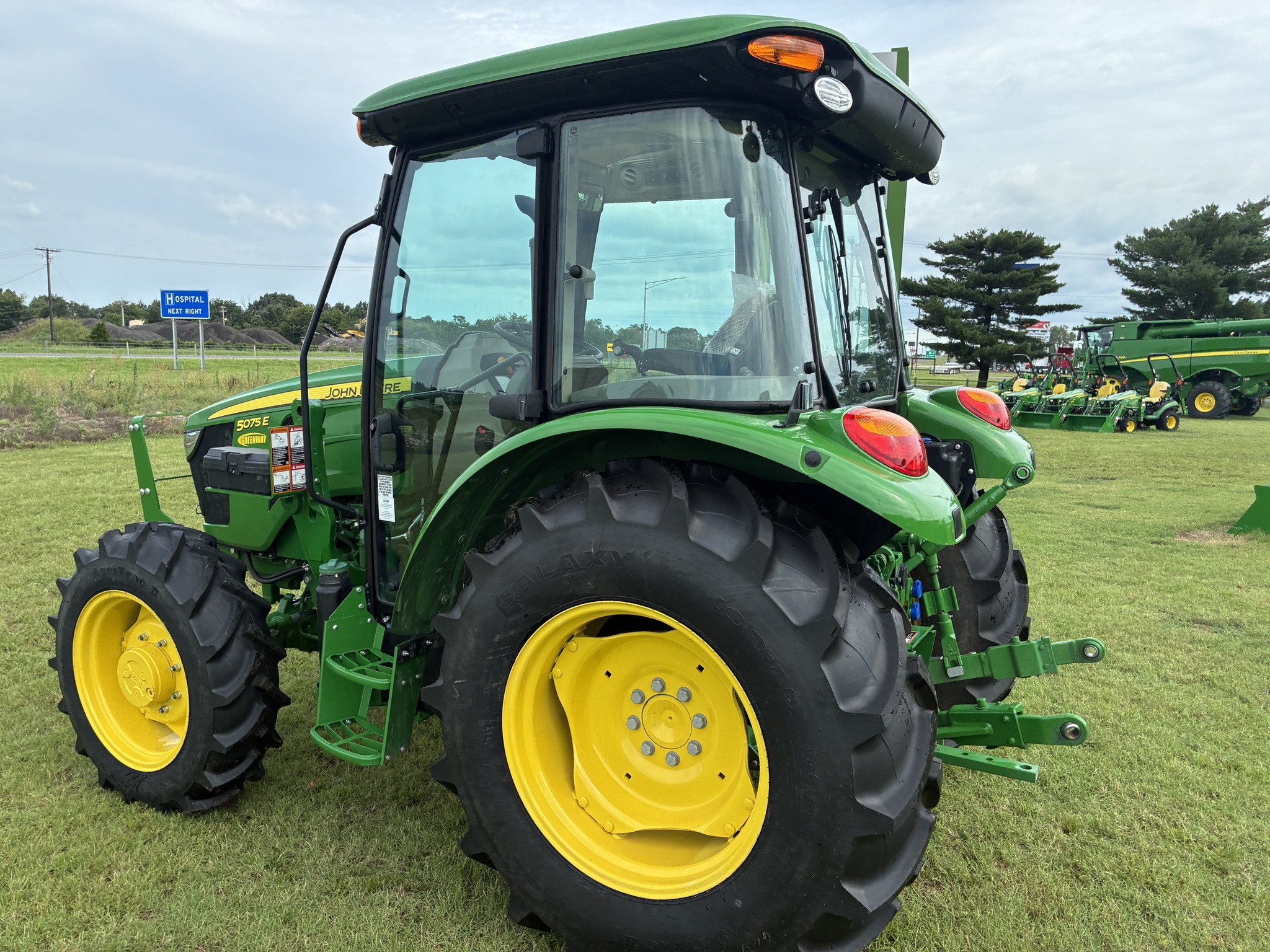2025 John Deere 5075E Tractor