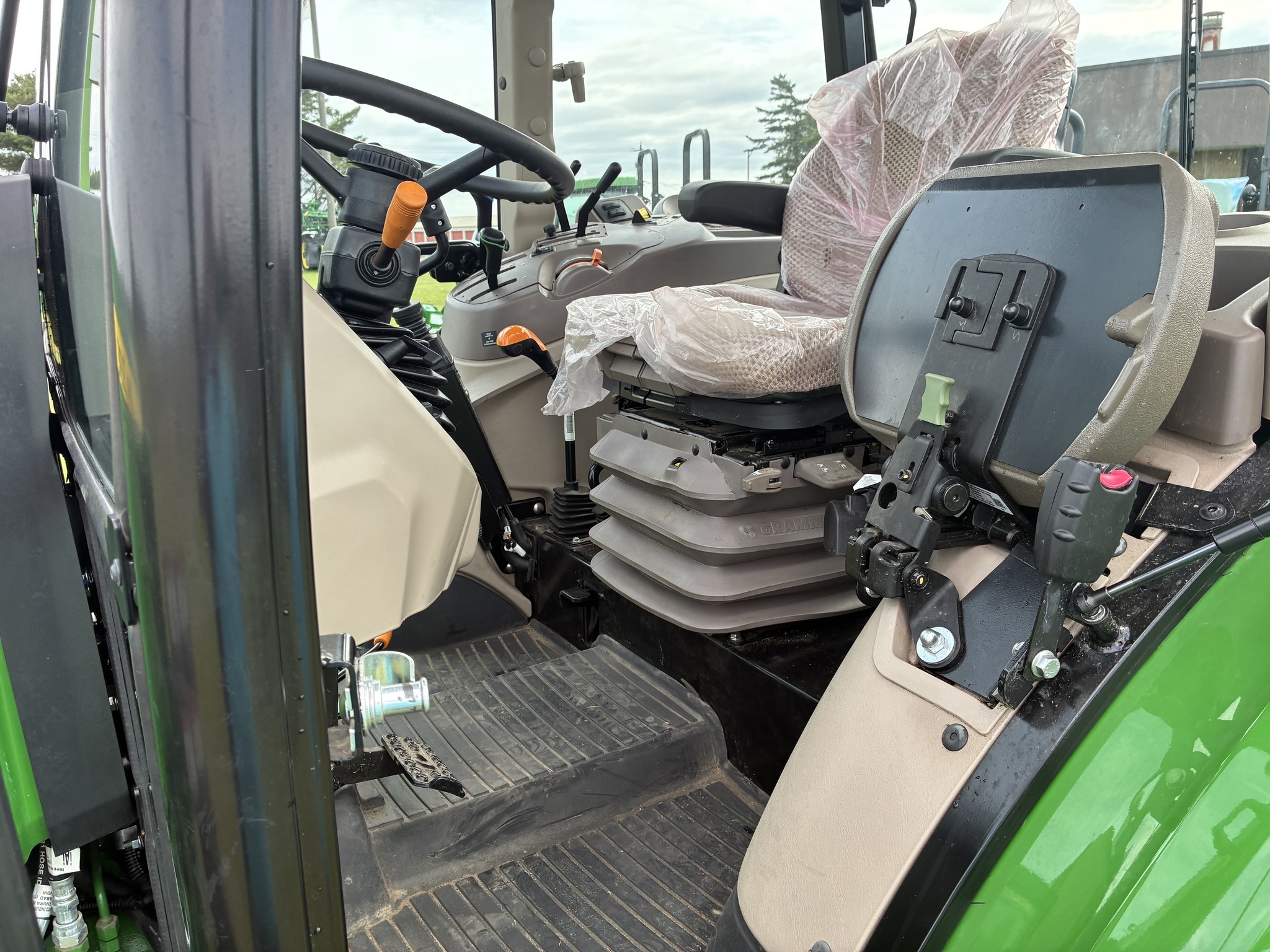 2025 John Deere 5075E Tractor