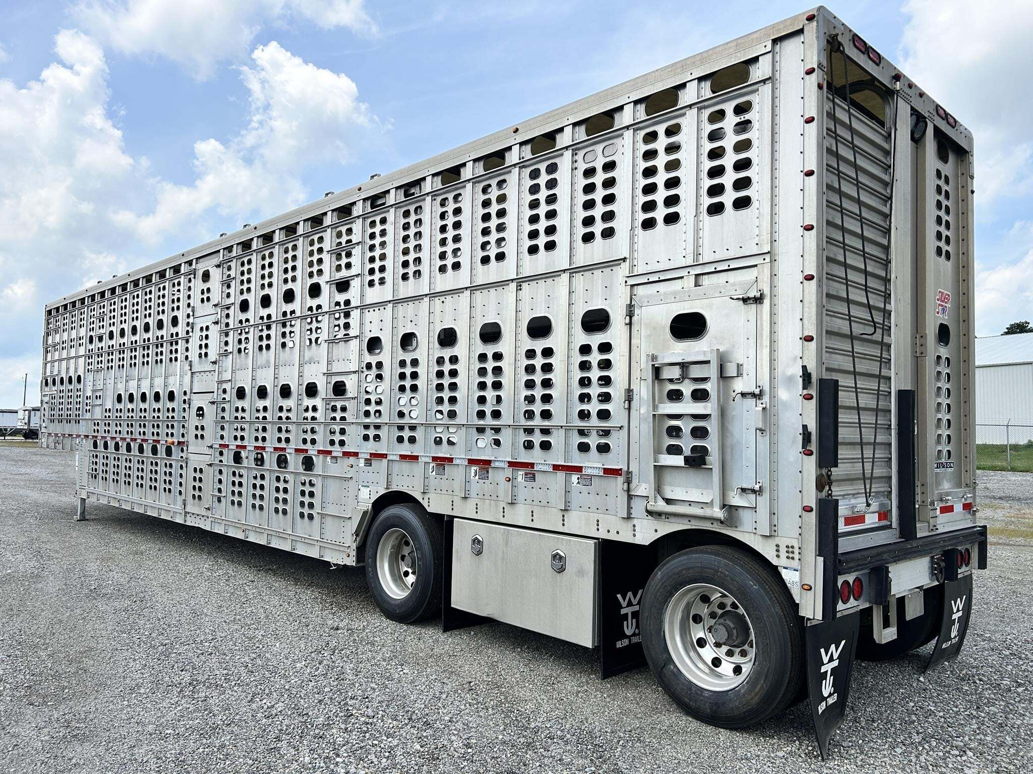 2020 Wilson PSDCL-402P Livestock Trailer