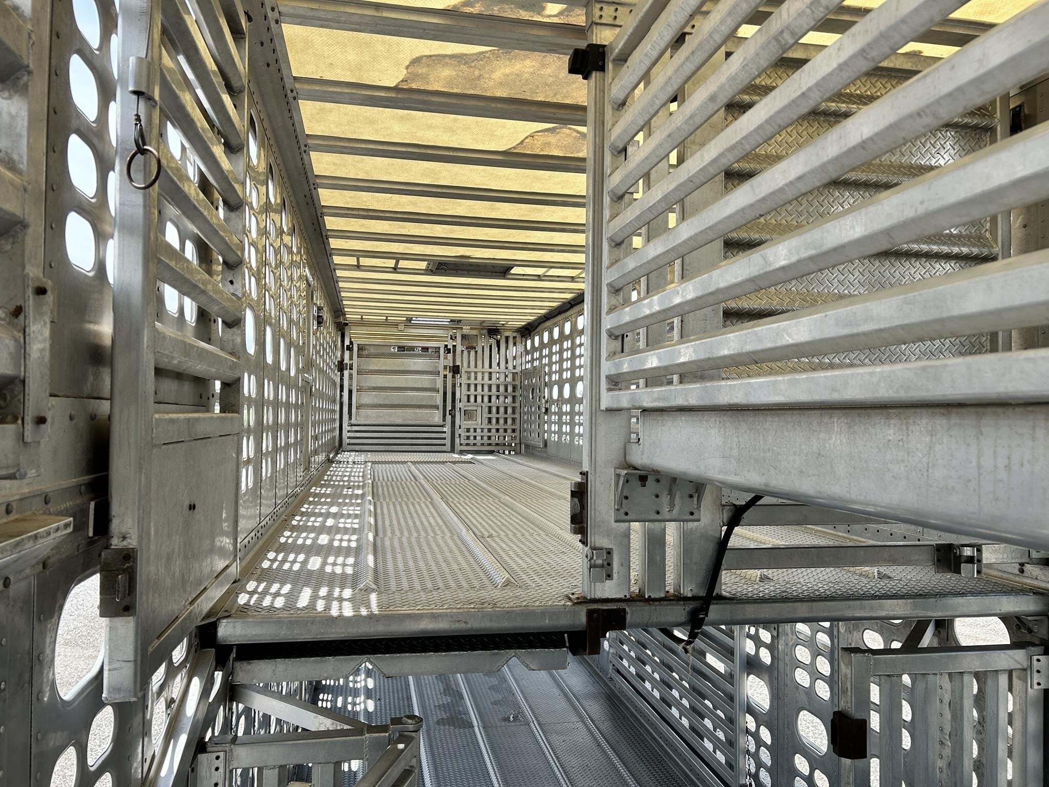 2020 Wilson PSDCL-402P Livestock Trailer