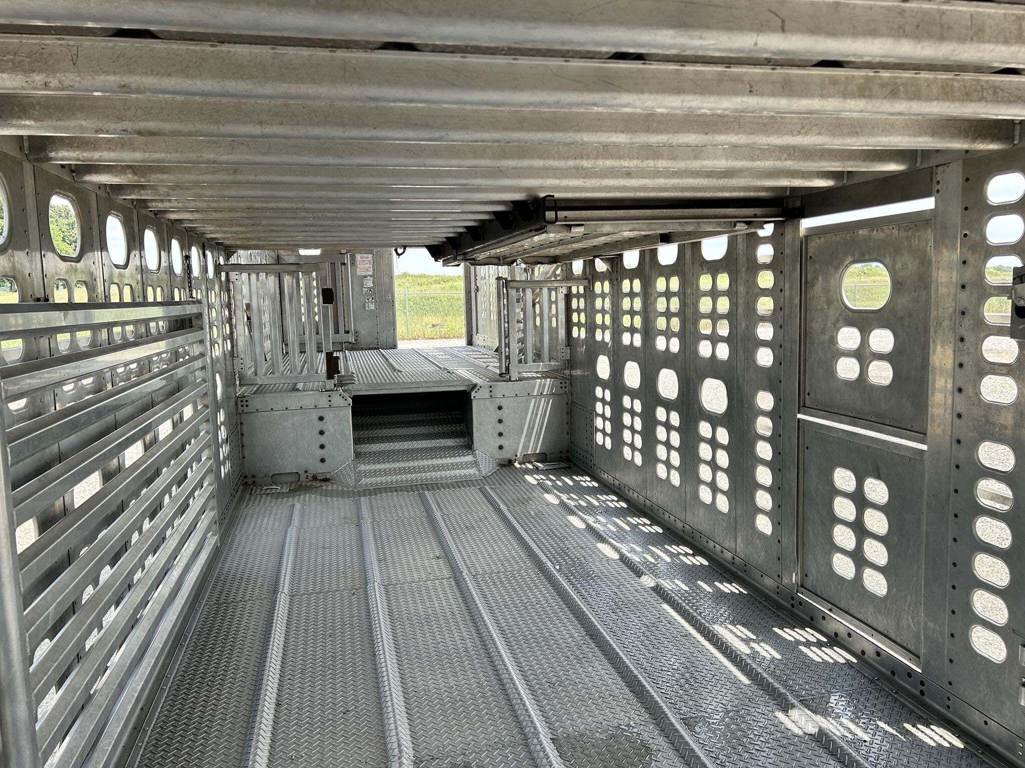 2020 Wilson PSDCL-402P Livestock Trailer