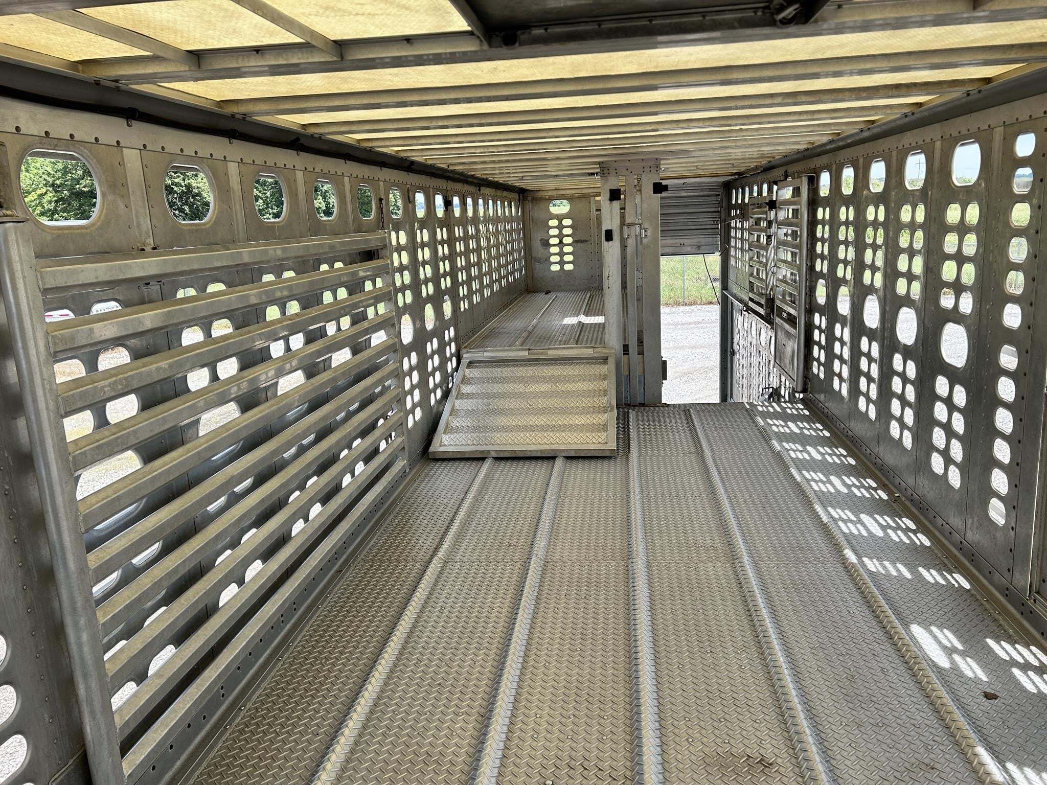 2020 Wilson PSDCL-402P Livestock Trailer
