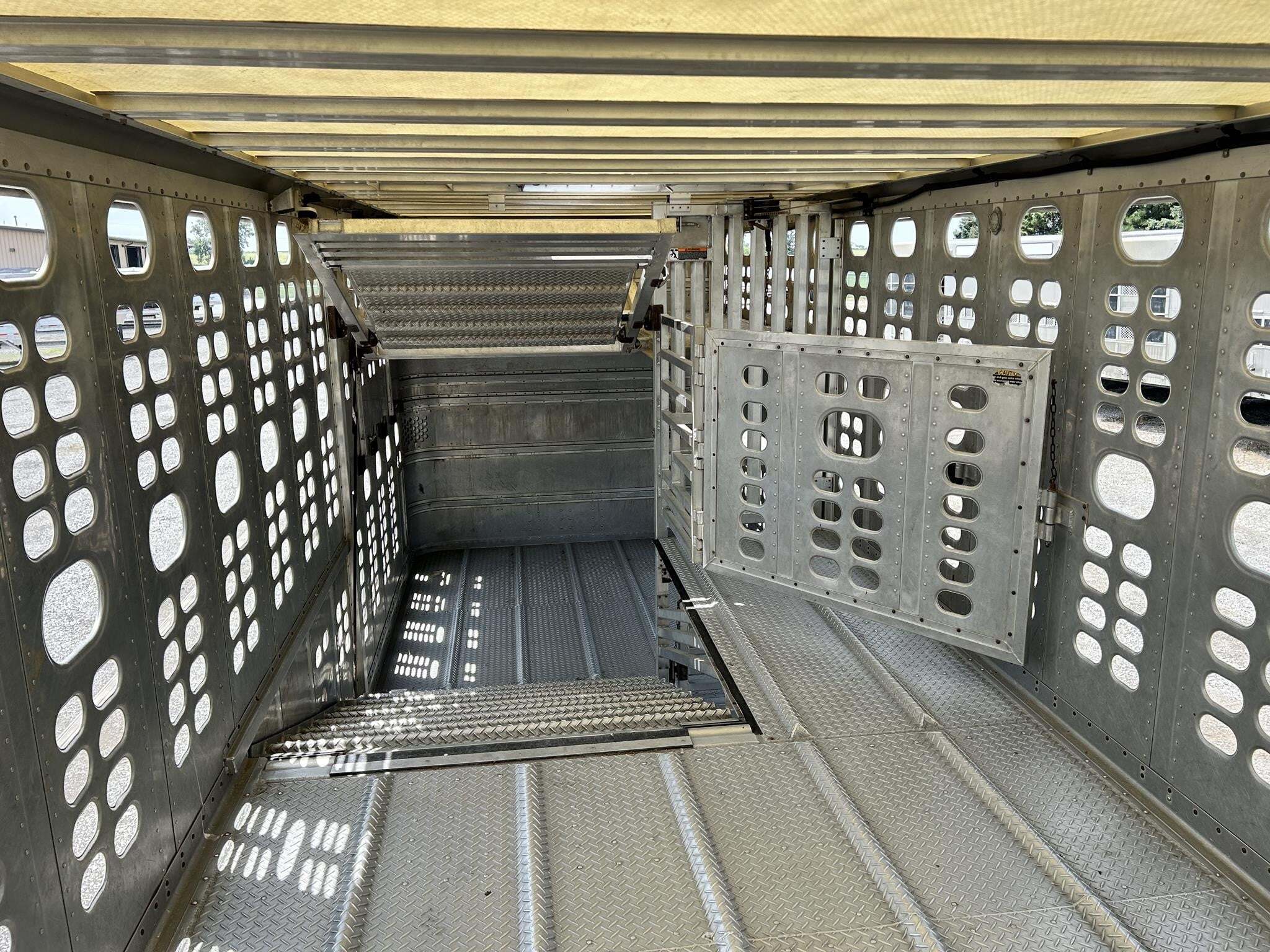 2020 Wilson PSDCL-402P Livestock Trailer