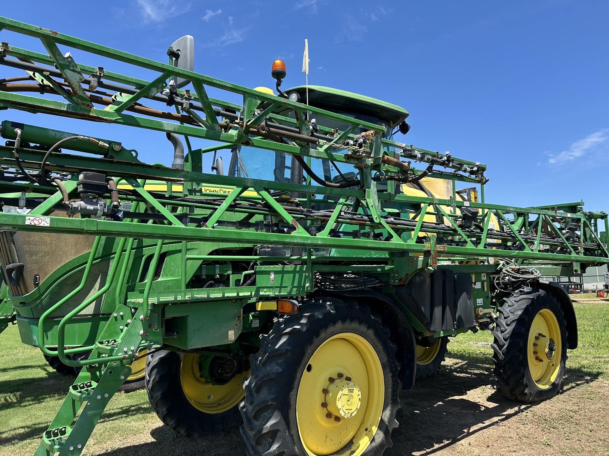 2019 John Deere R4023 Self-Propelled Sprayer