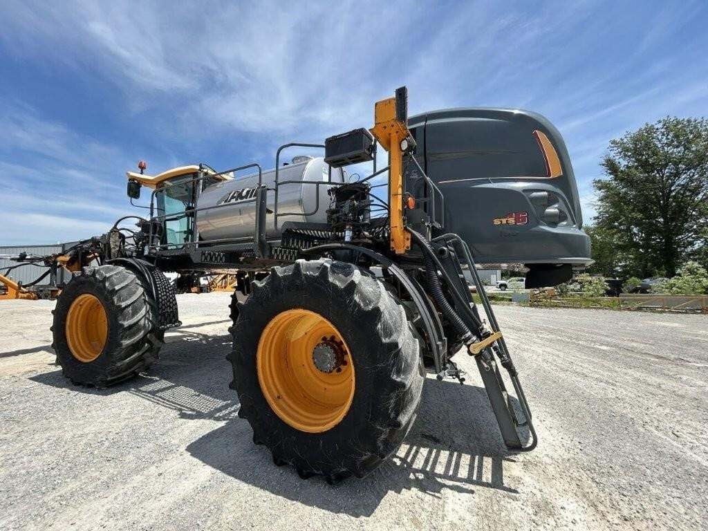 2016 Hagie STS16 Self-Propelled Sprayer