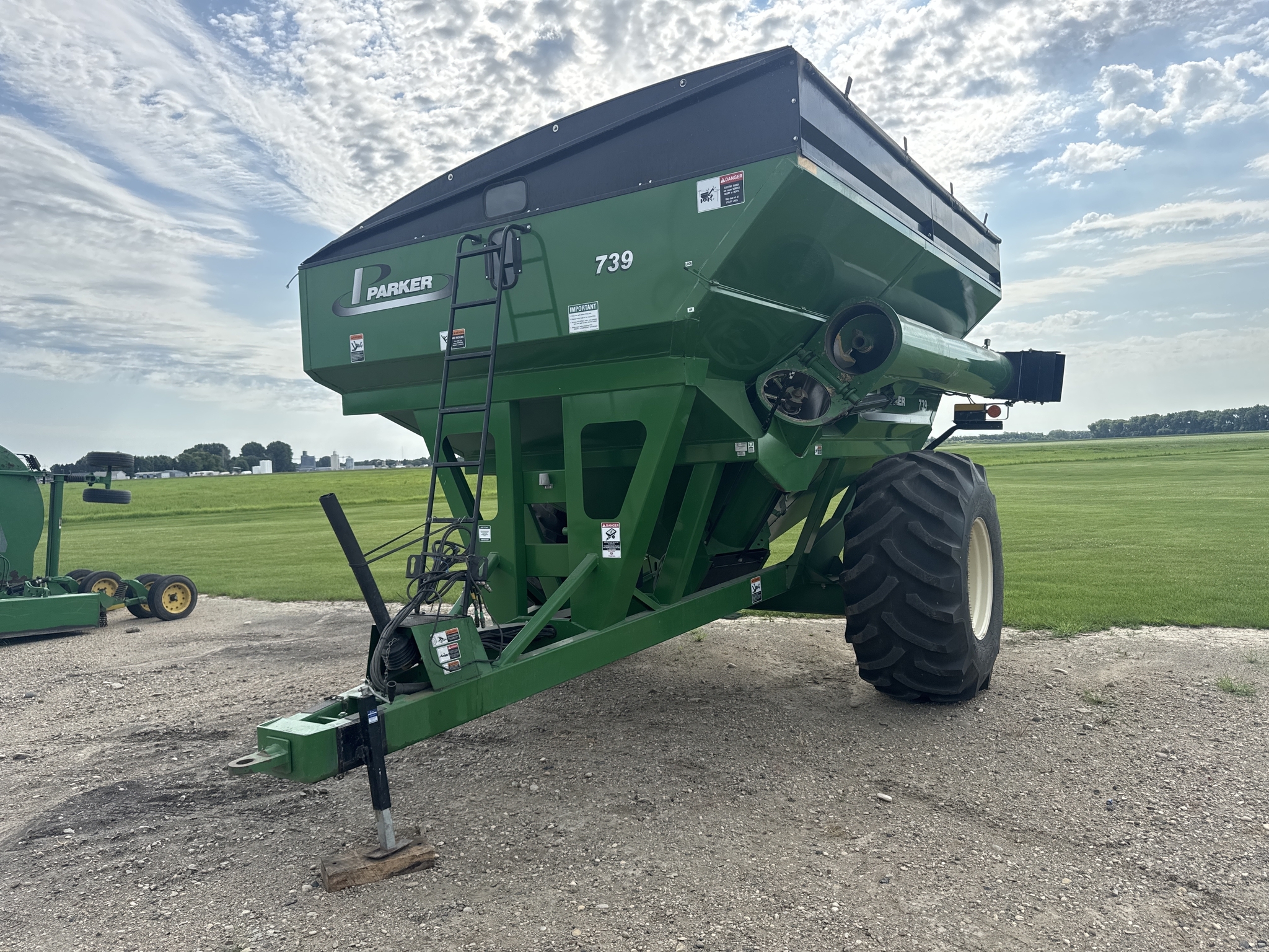 2013 Parker 739 Grain Cart