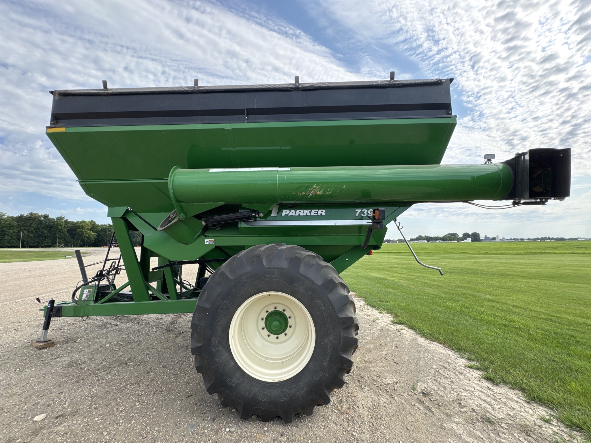 2013 Parker 739 Grain Cart