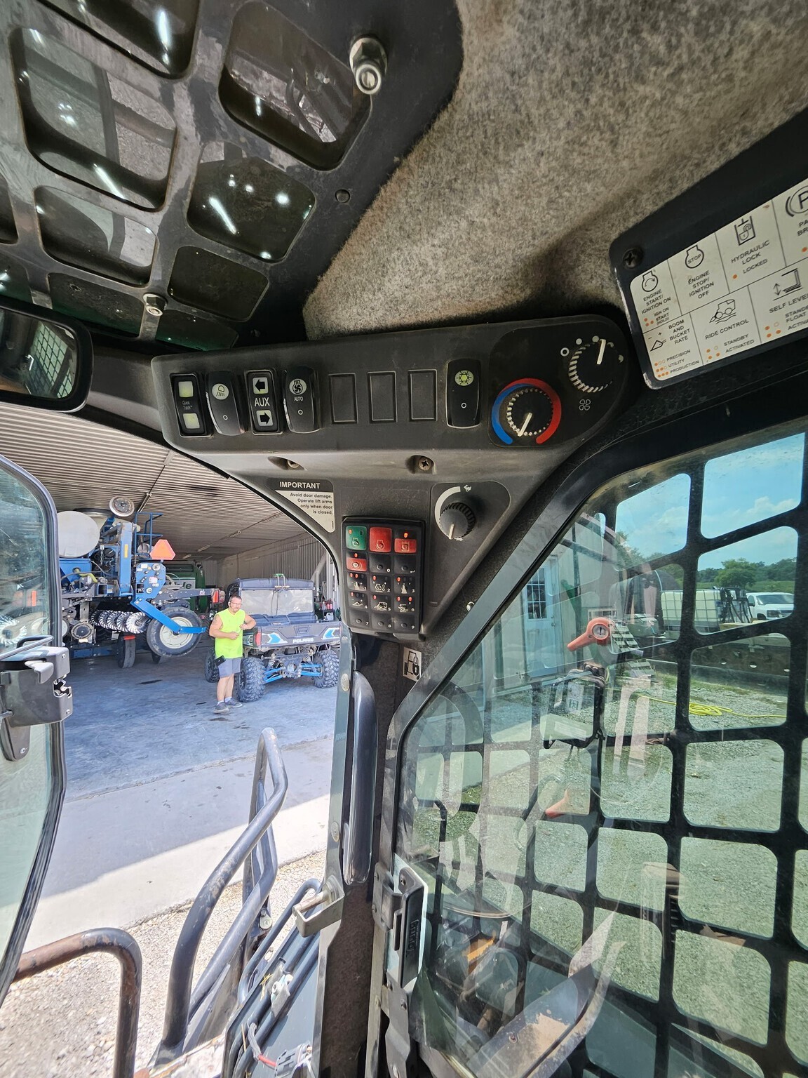 2018 Deere 325G Skid Steer