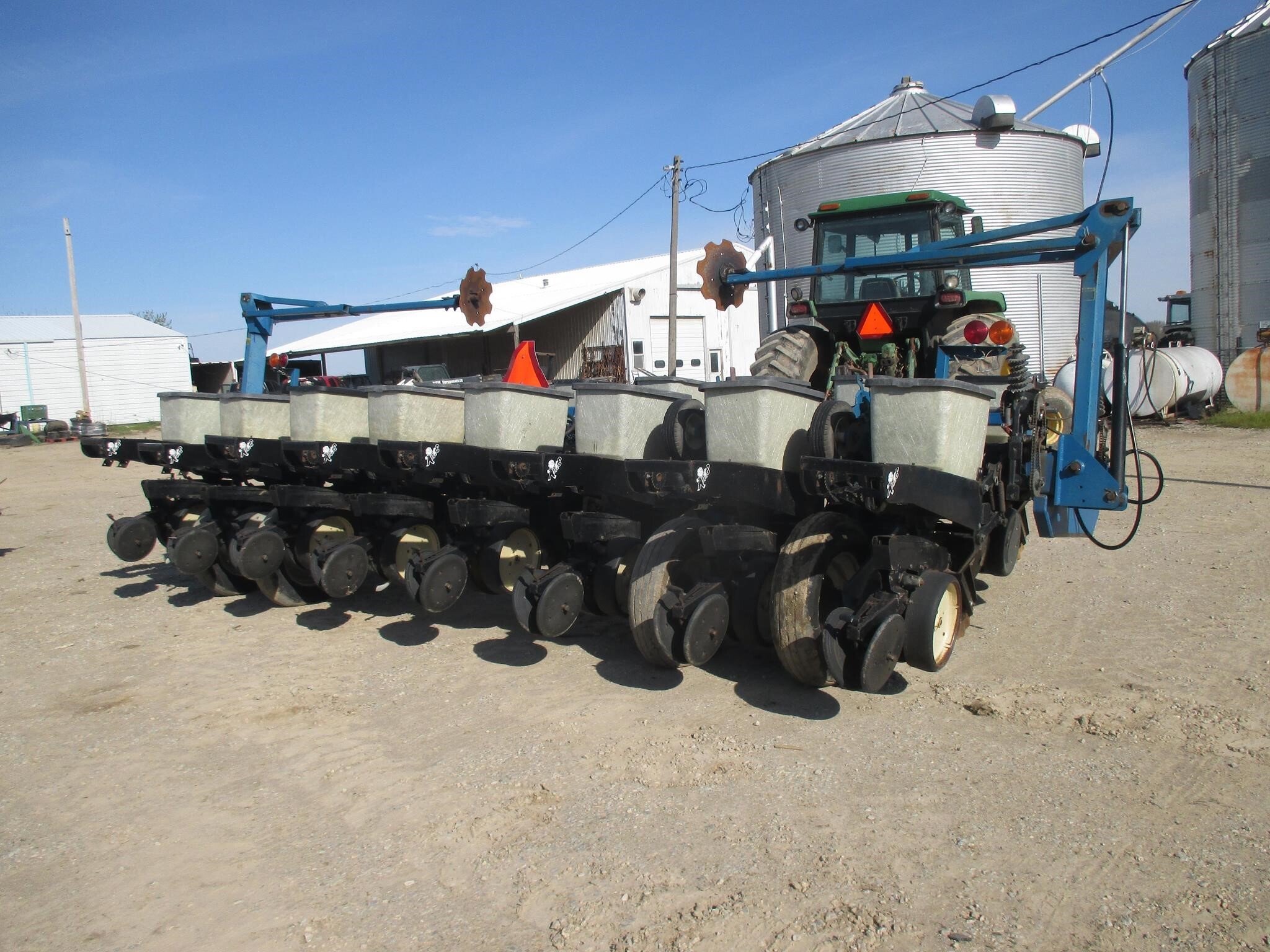  Kinze 2000 Planter