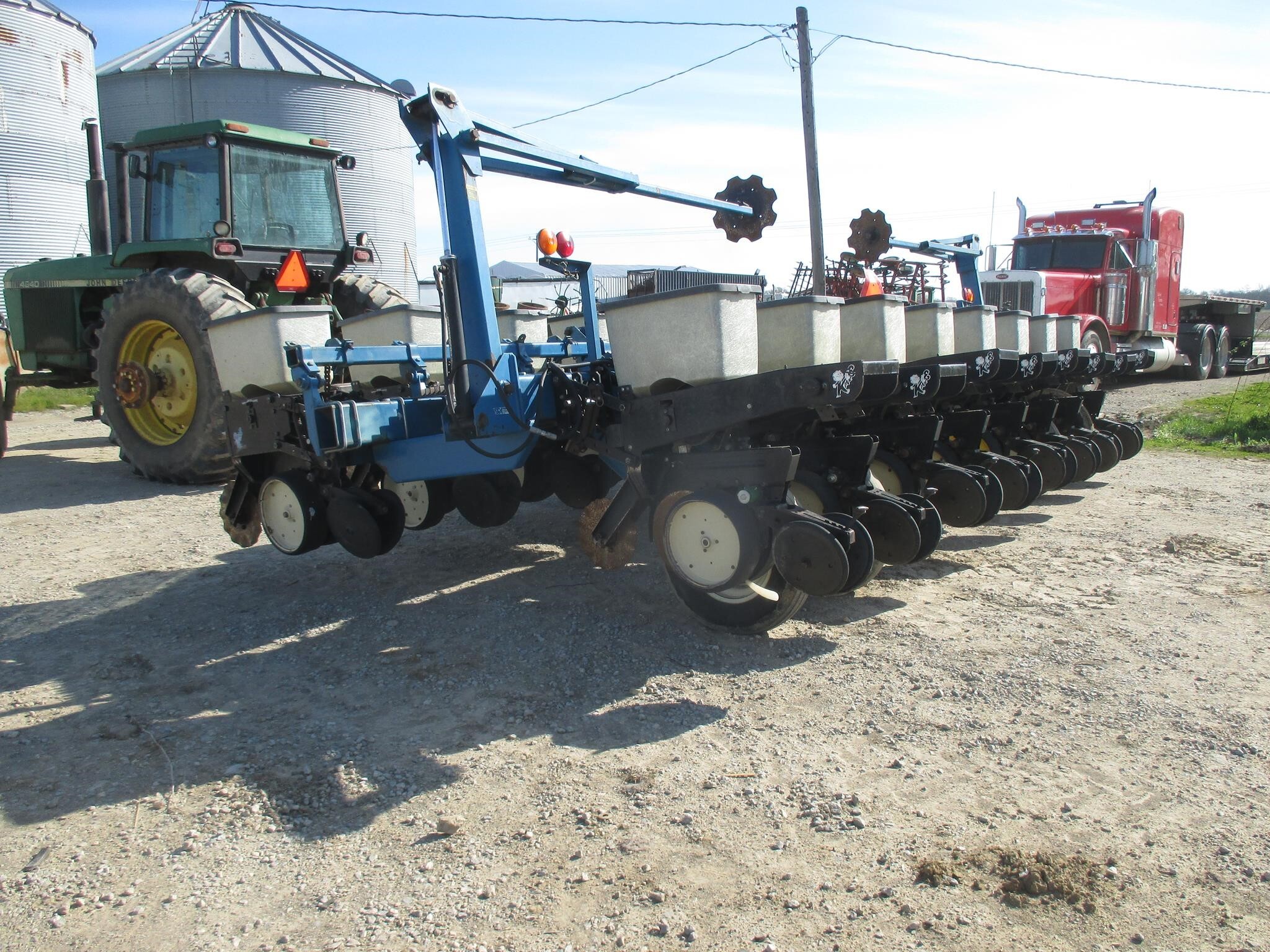  Kinze 2000 Planter