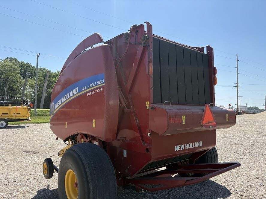 2017 New Holland Roll-Belt 560 Round Baler
