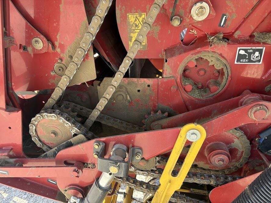 2017 New Holland Roll-Belt 560 Round Baler