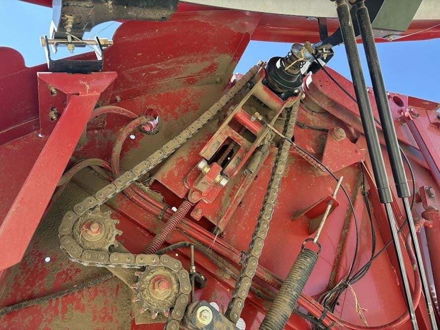 2017 New Holland Roll-Belt 560 Round Baler