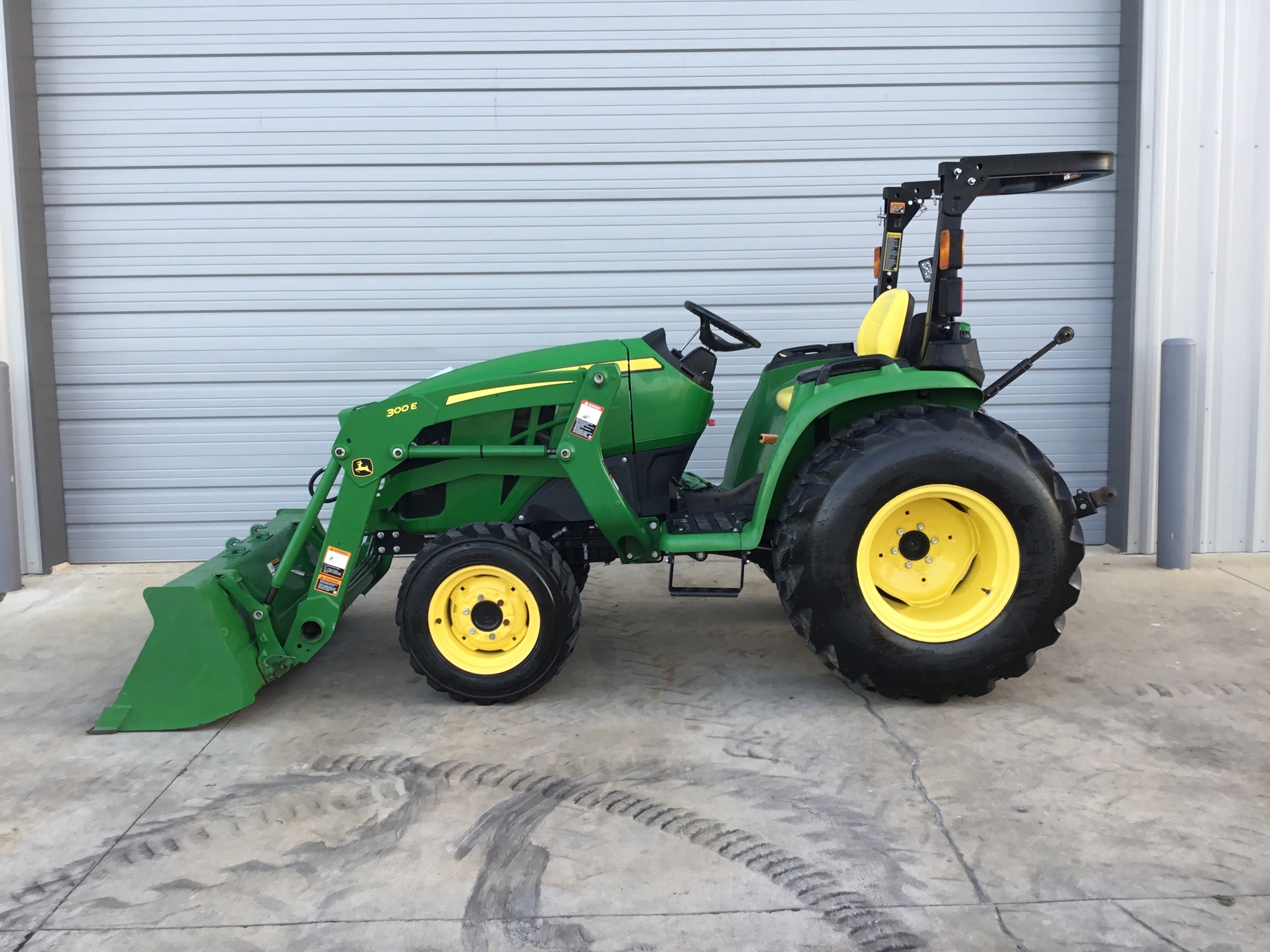 2020 John Deere 3032E Tractor