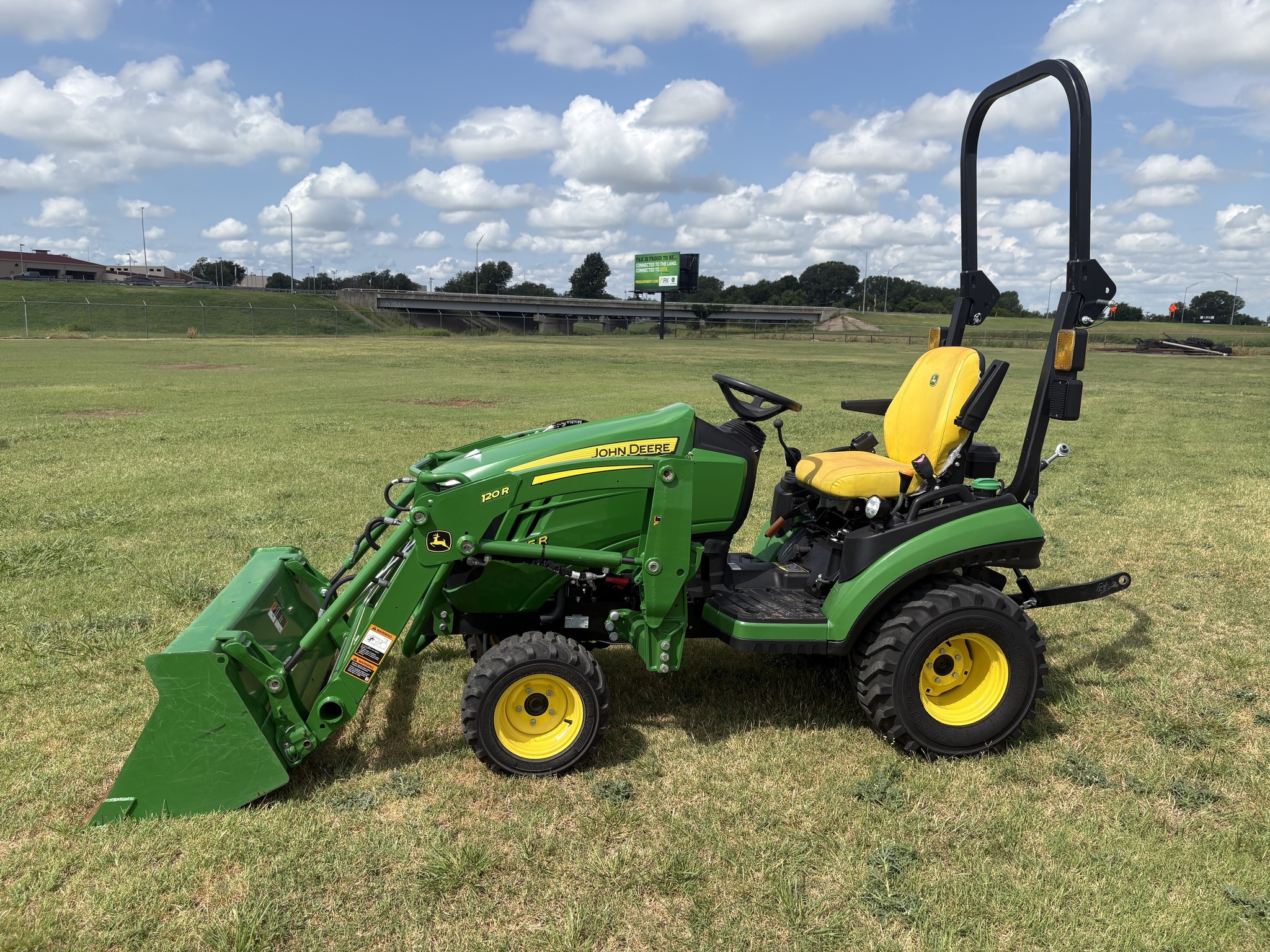 2023 John Deere 1025R Tractor