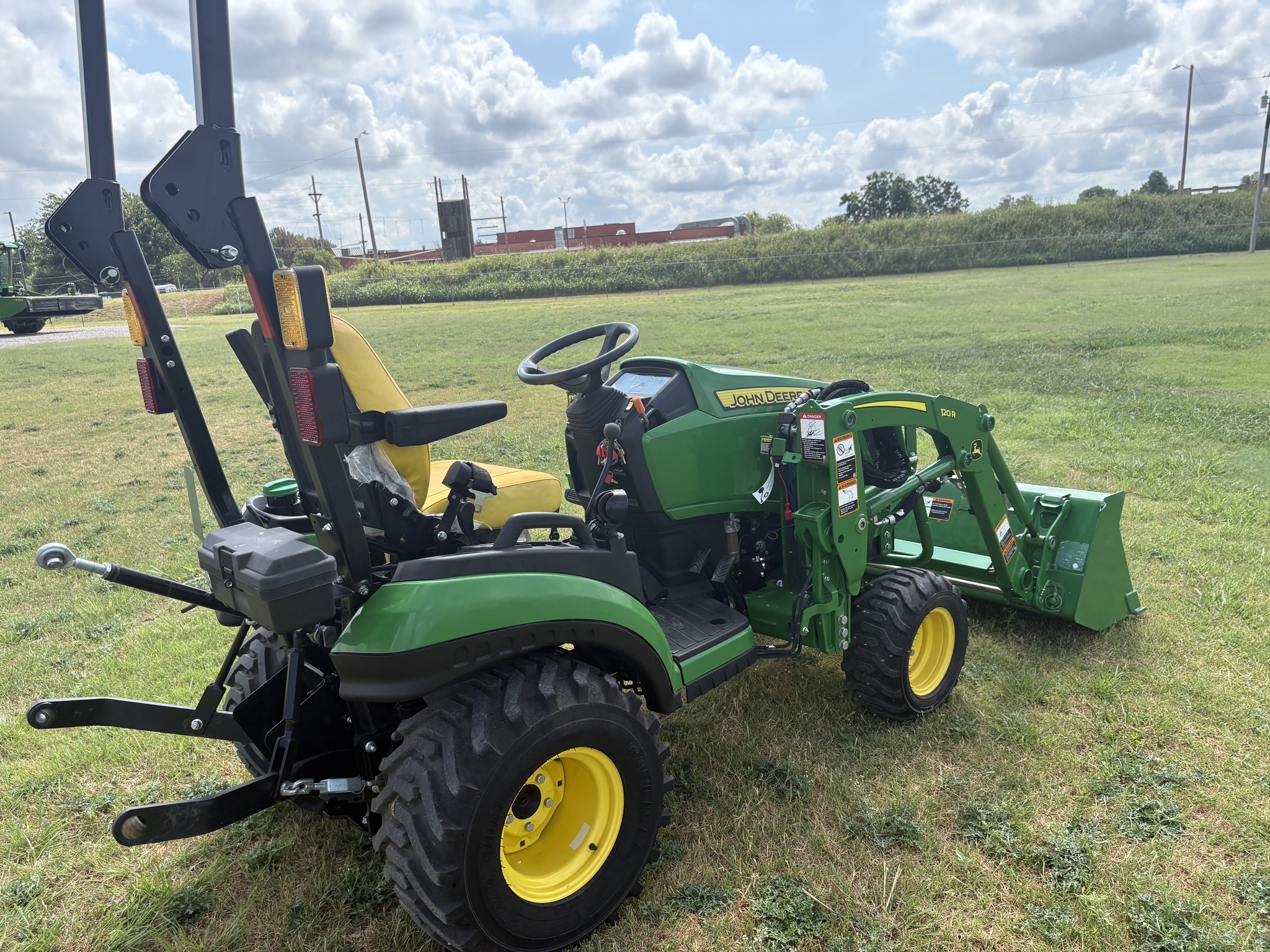 2023 John Deere 1025R Tractor