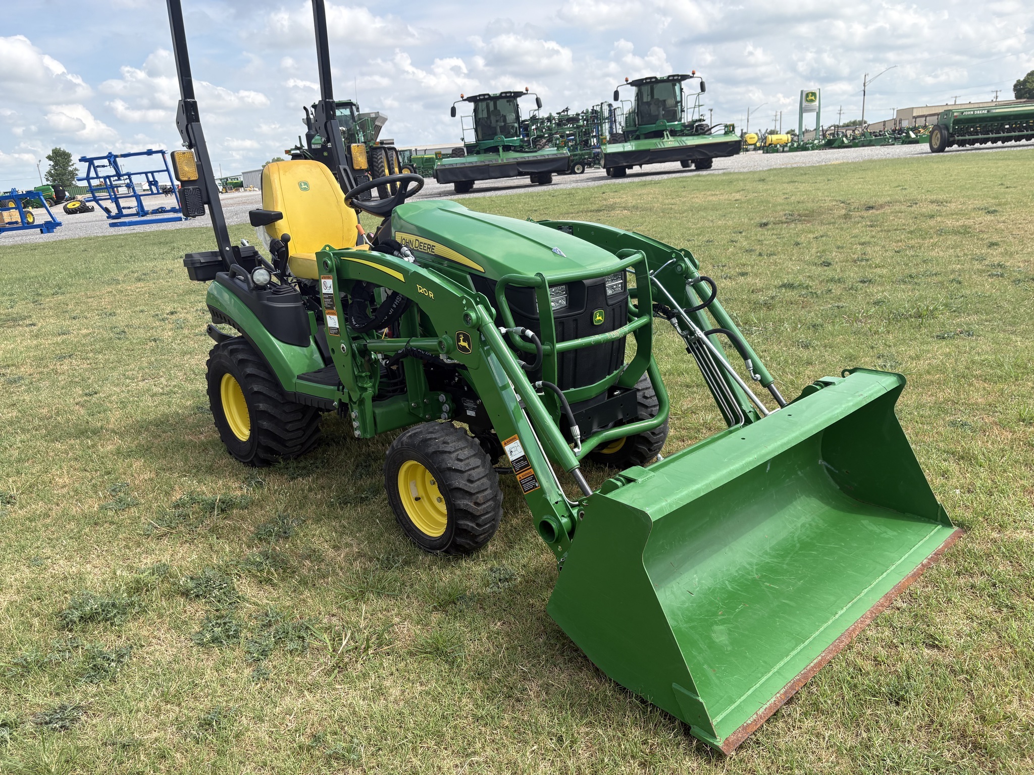 2023 John Deere 1025R Tractor