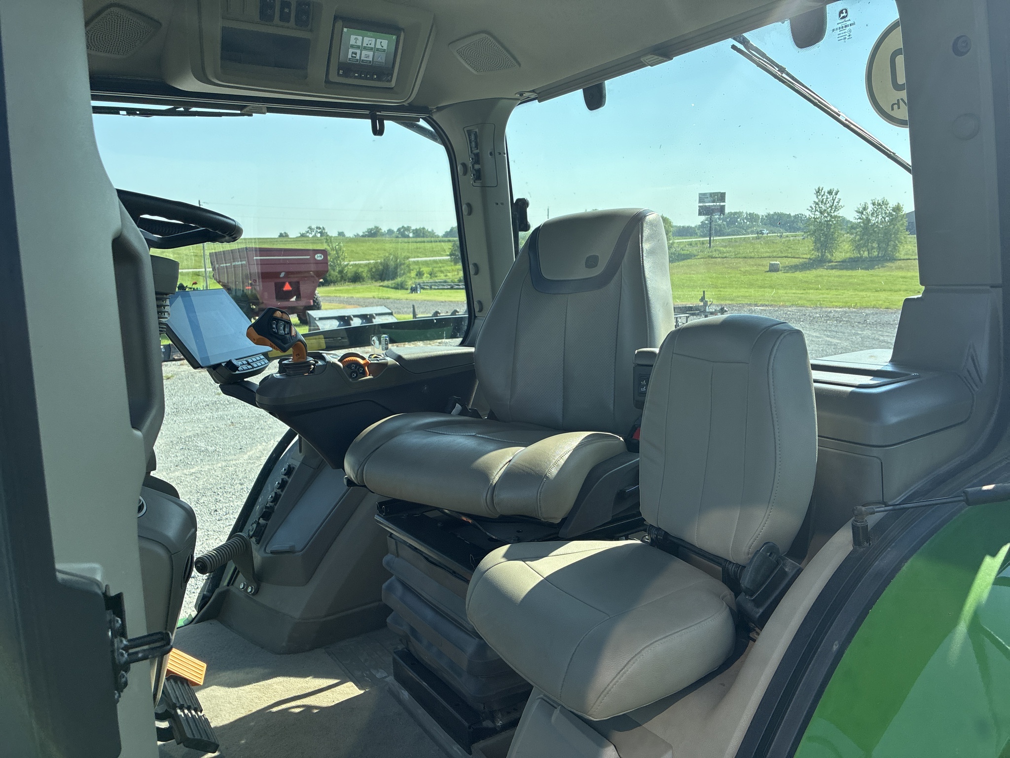 2024 John Deere 8R 370 Tractor