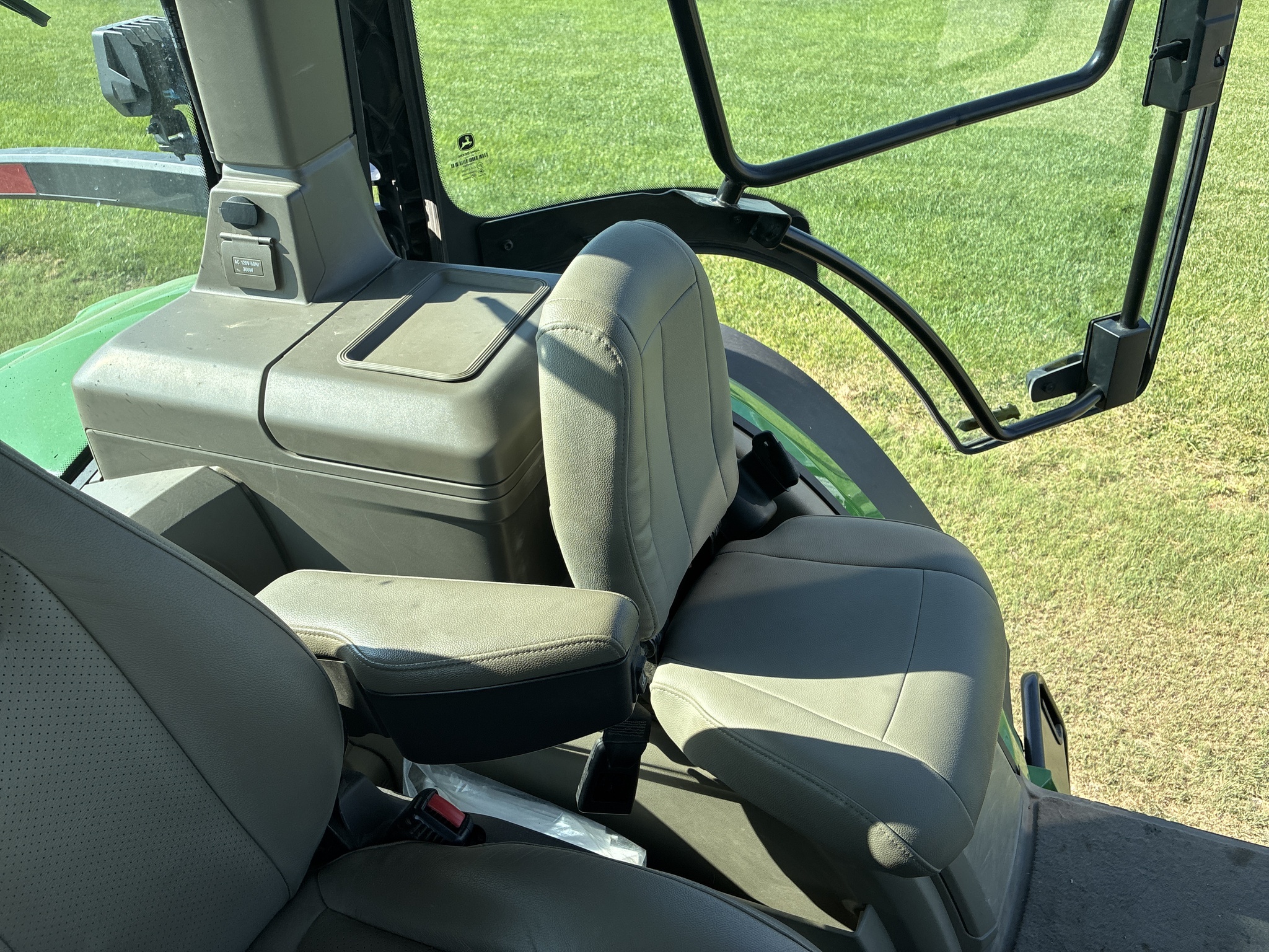 2024 John Deere 8R 370 Tractor
