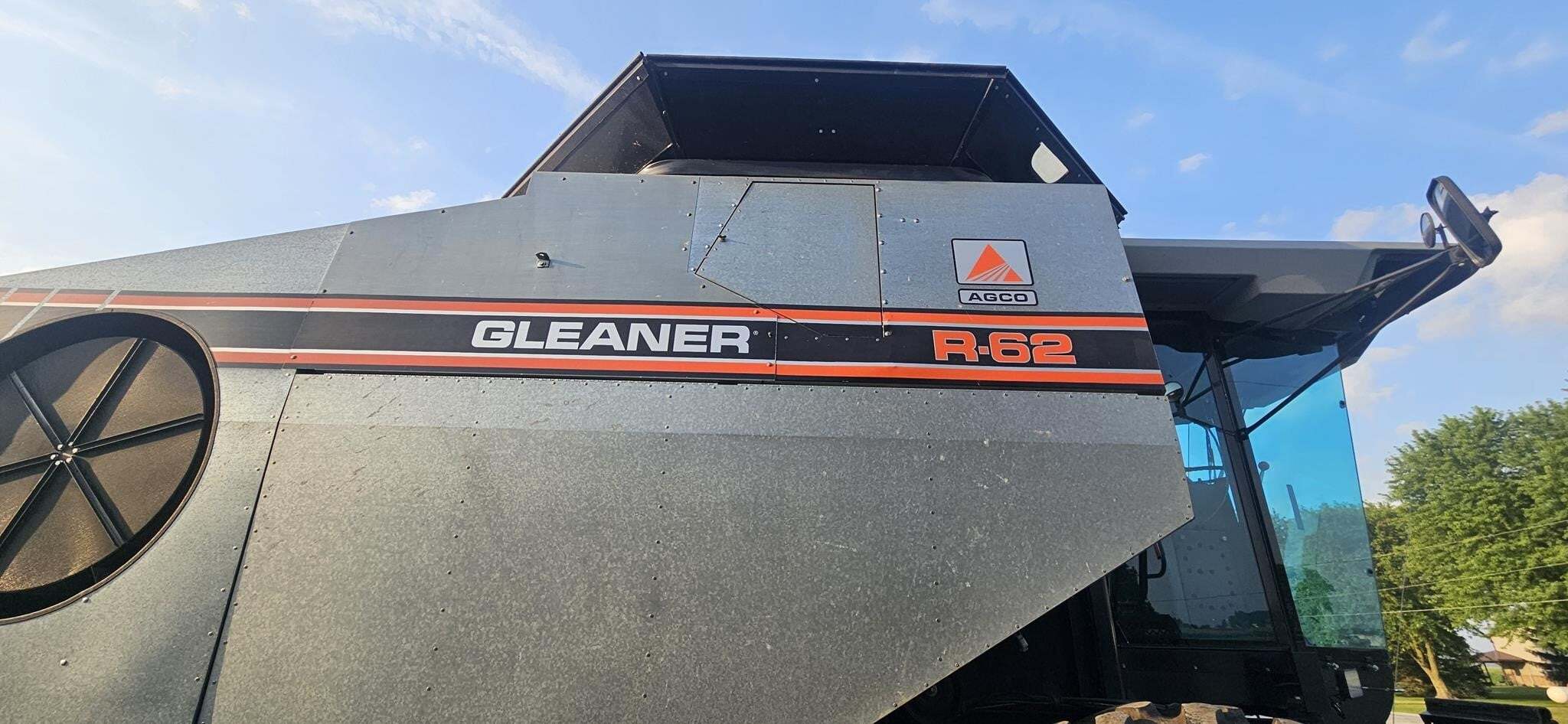1994 Gleaner R62 Combine