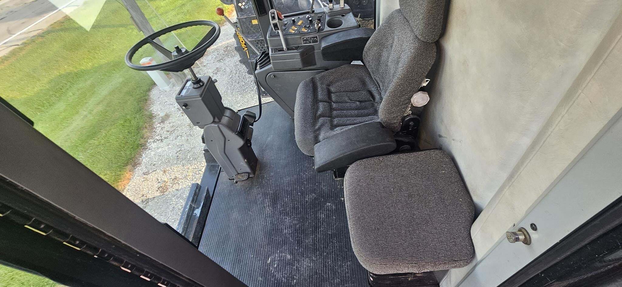 1994 Gleaner R62 Combine