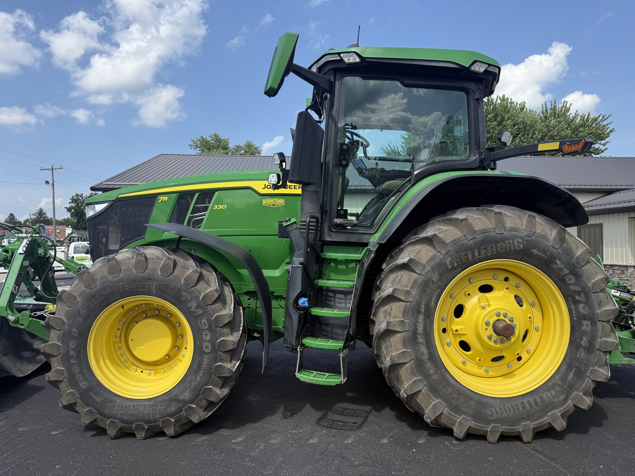 2021 John Deere 7R 330 Tractor