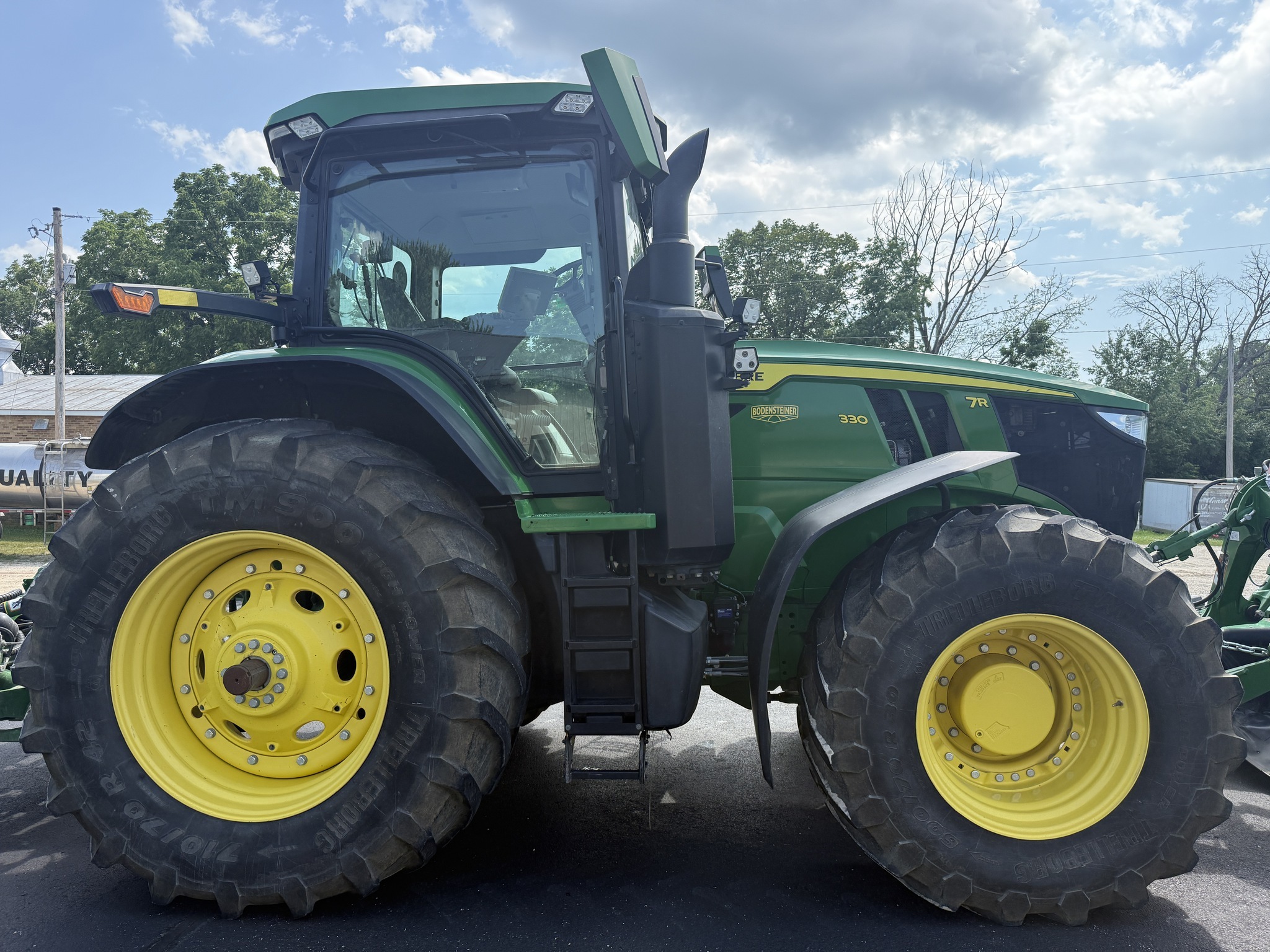 2021 John Deere 7R 330 Tractor