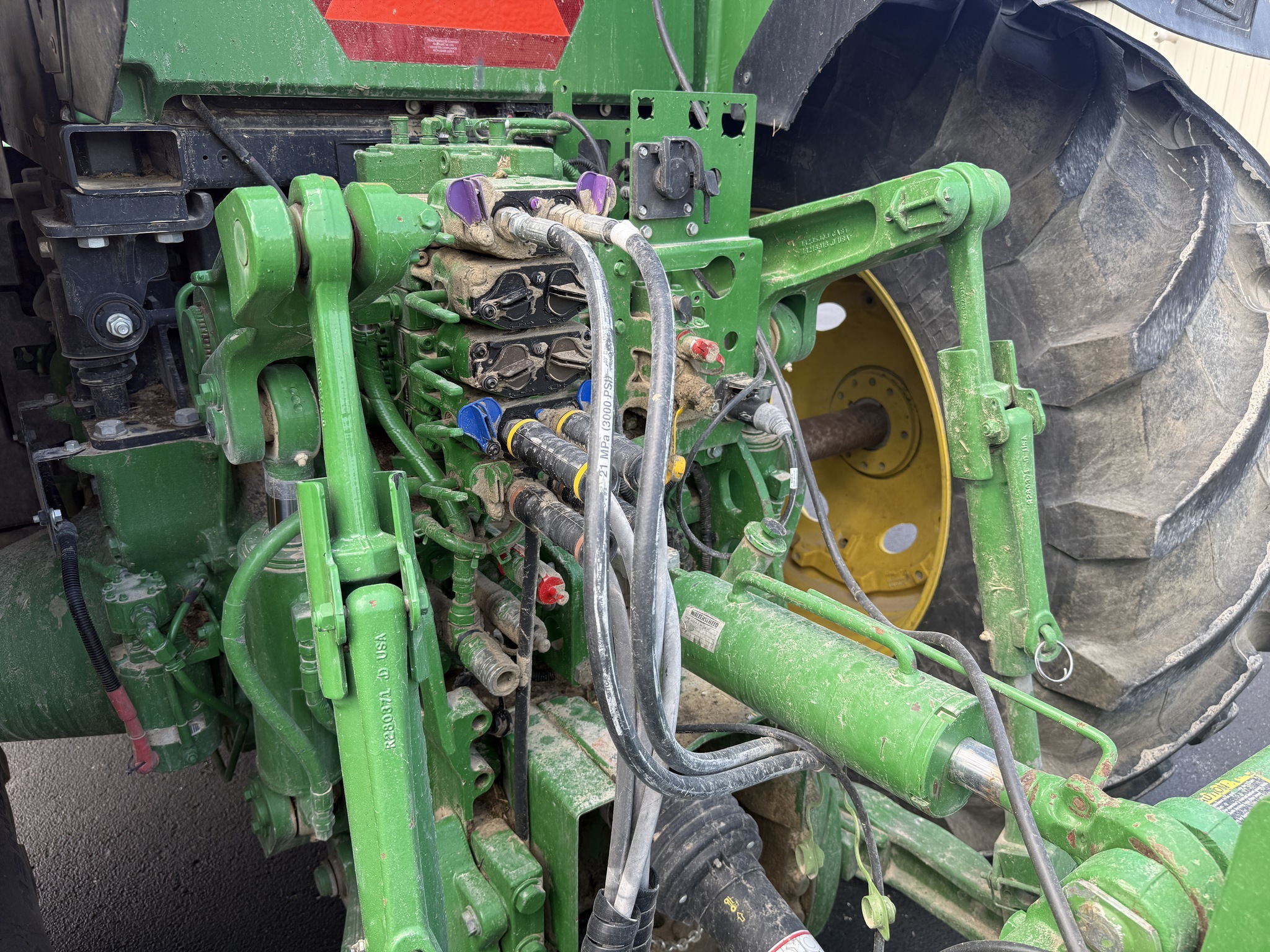 2021 John Deere 7R 330 Tractor