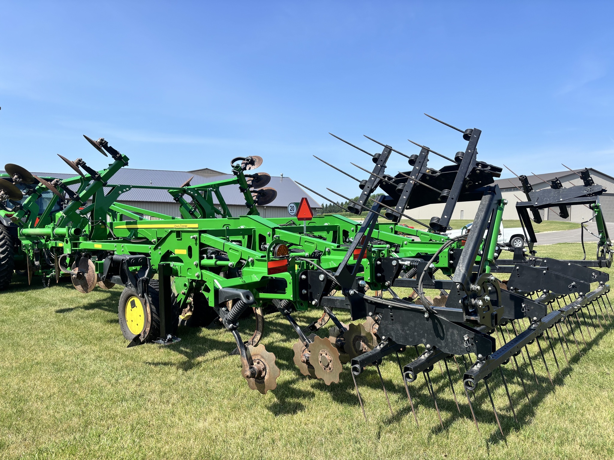 2023 John Deere 2730 Disk Chisel