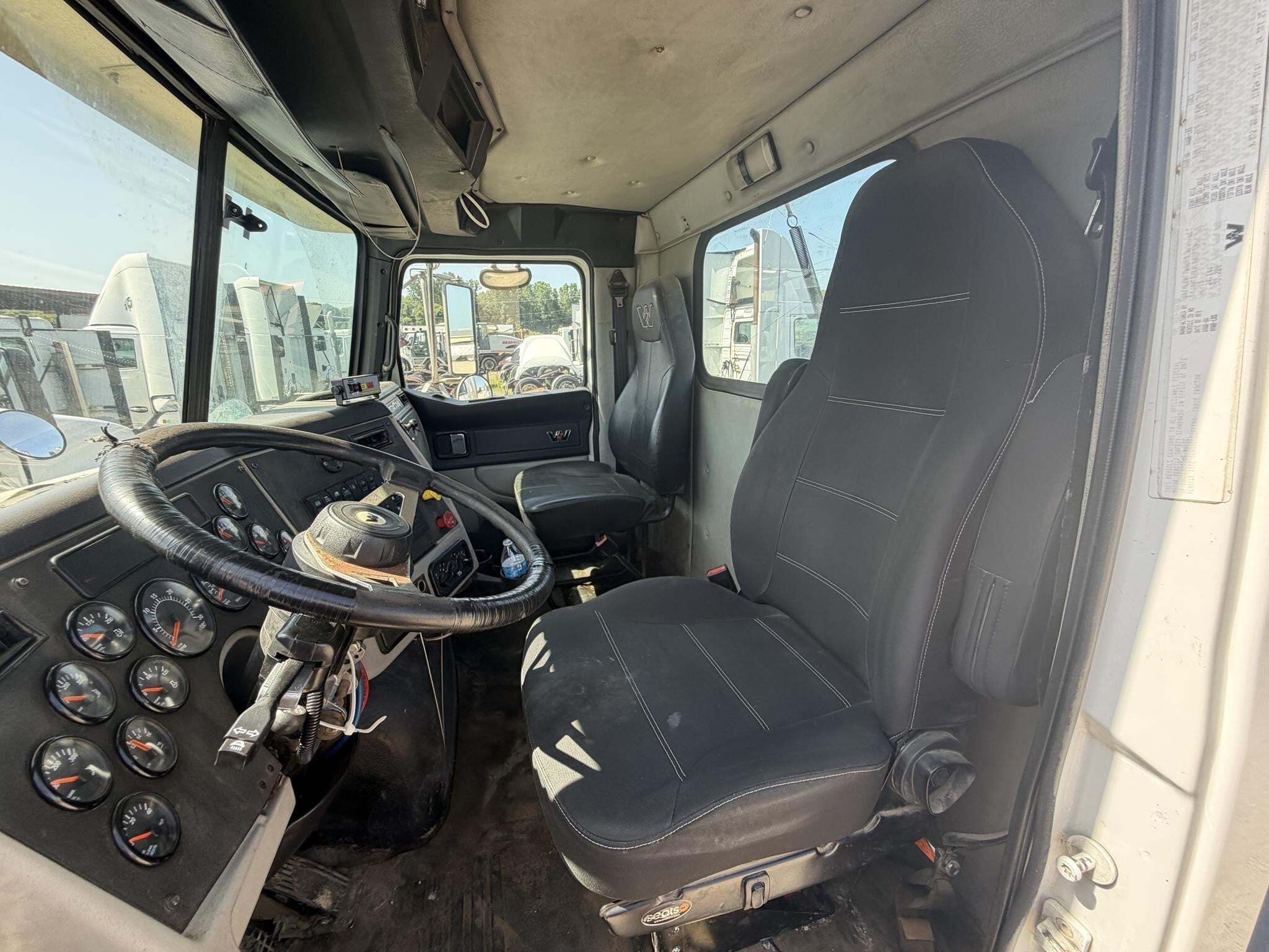2016 Western Star 4700 Semi Trucks/Trailer
