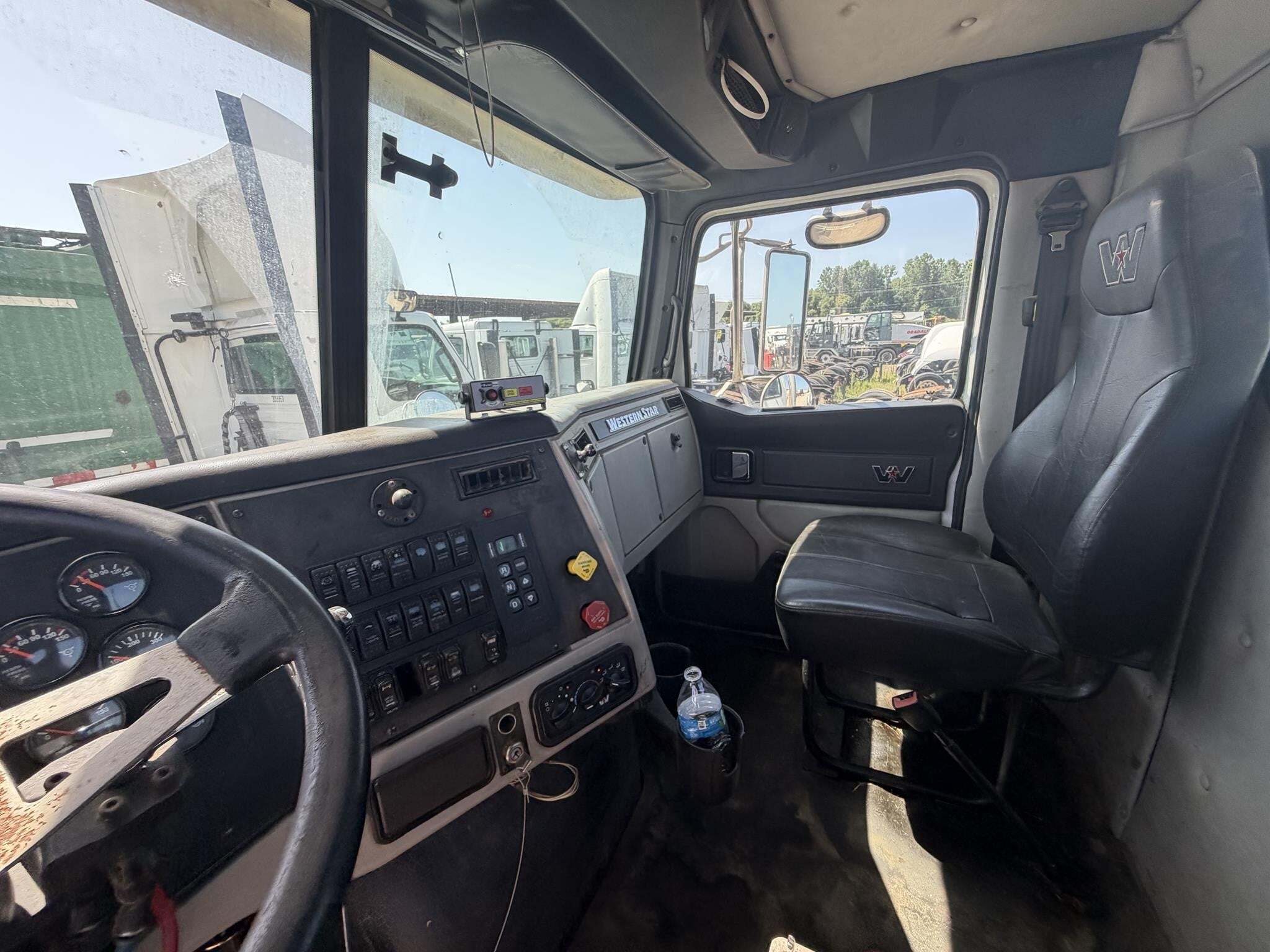2016 Western Star 4700 Semi Trucks/Trailer
