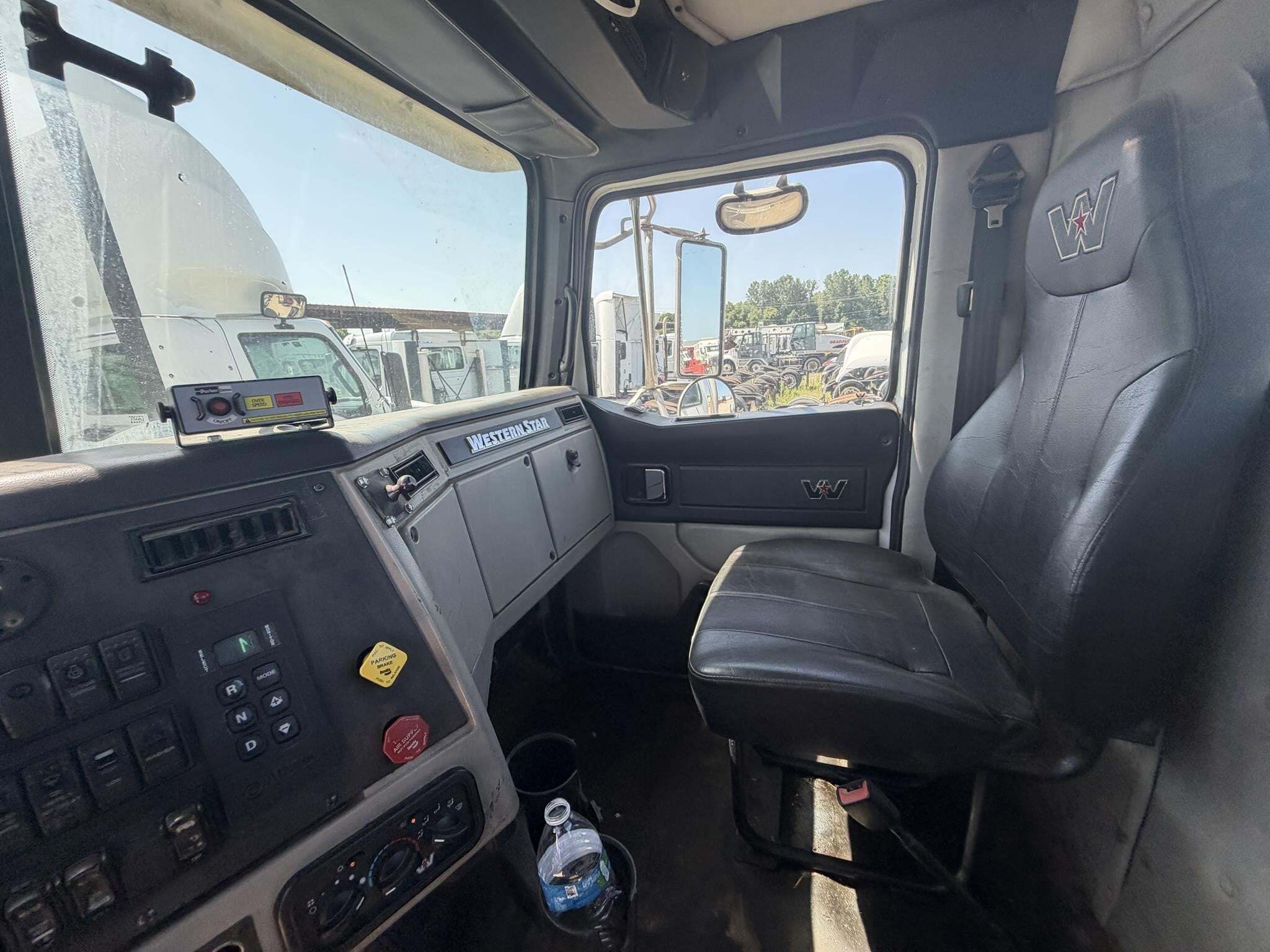 2016 Western Star 4700 Semi Trucks/Trailer