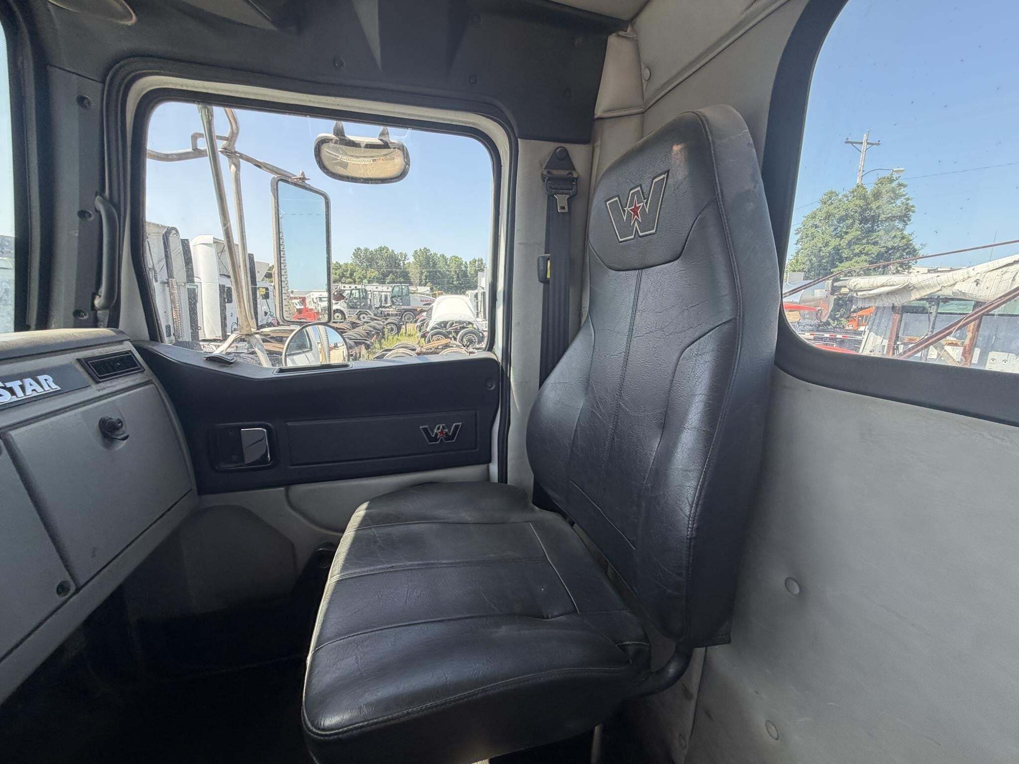 2016 Western Star 4700 Semi Trucks/Trailer