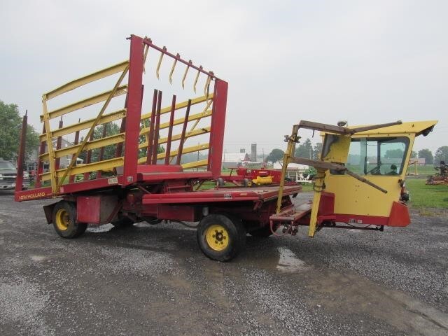  New Holland 1069 Bale Wagons and Trailer