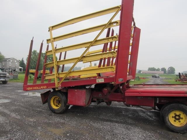  New Holland 1069 Bale Wagons and Trailer