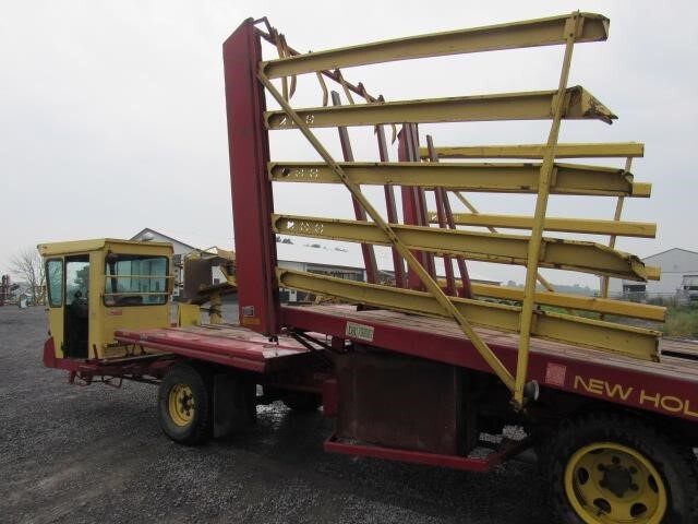  New Holland 1069 Bale Wagons and Trailer