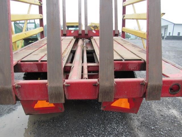 New Holland 1069 Bale Wagons and Trailer
