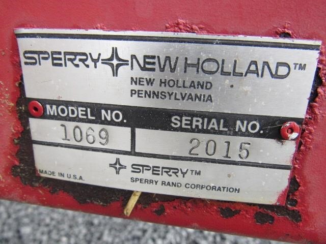  New Holland 1069 Bale Wagons and Trailer