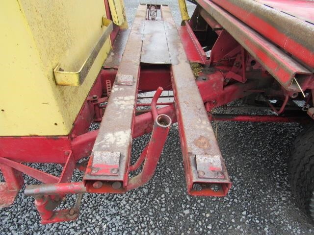  New Holland 1069 Bale Wagons and Trailer