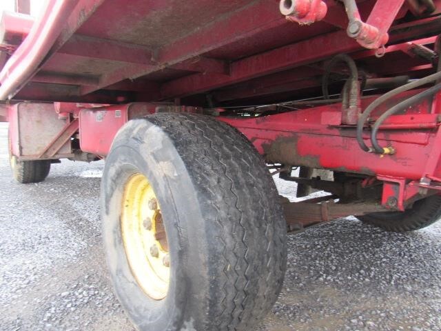  New Holland 1069 Bale Wagons and Trailer